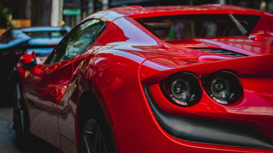 Red supercar, the kind of prize associated with LMCT+